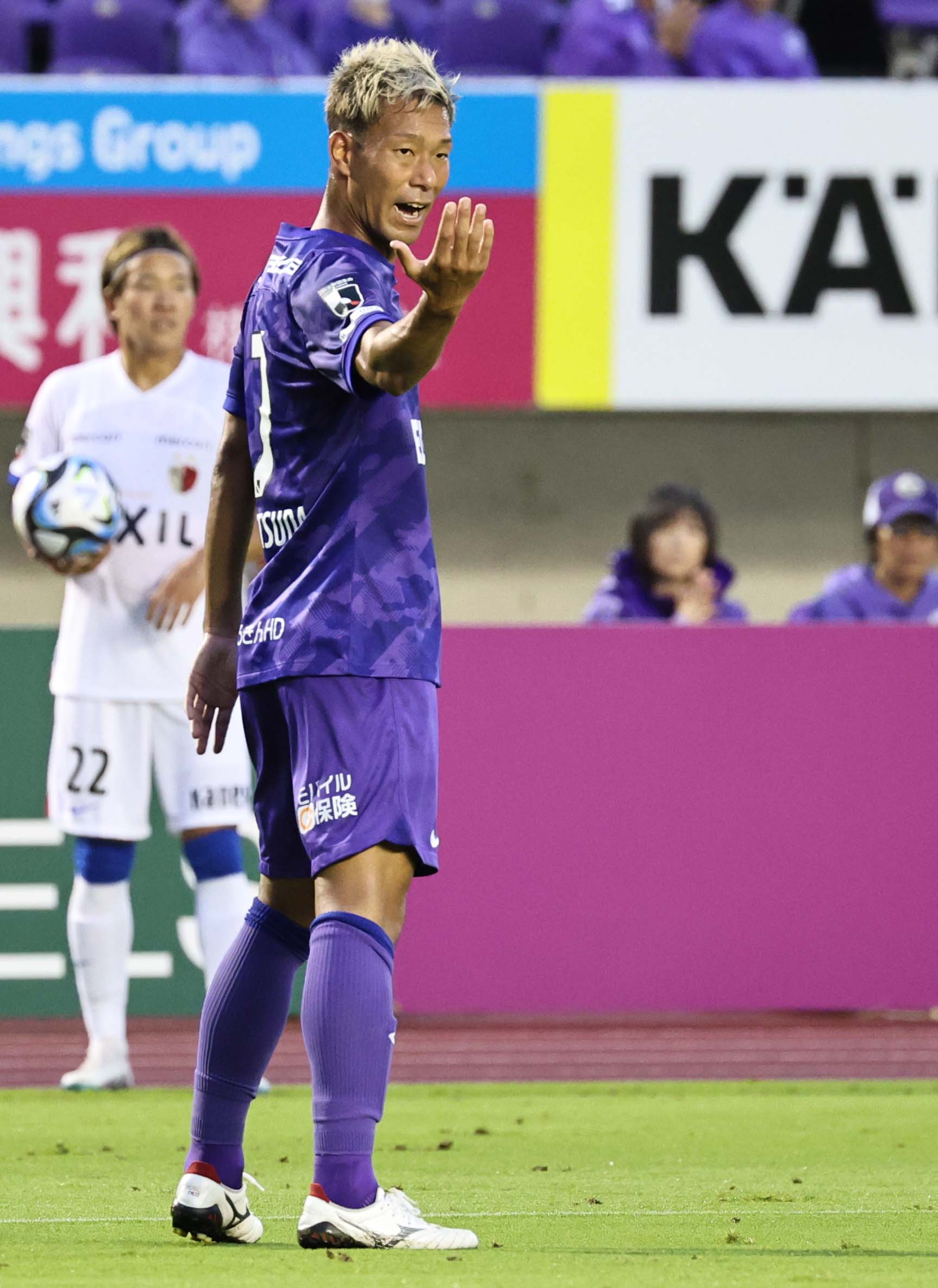 サンフレッチェ広島　野津田選手サイン入りスパイク 野津田岳人選手 J1リーグ通算200試合出場記念グッズ、 受注販売