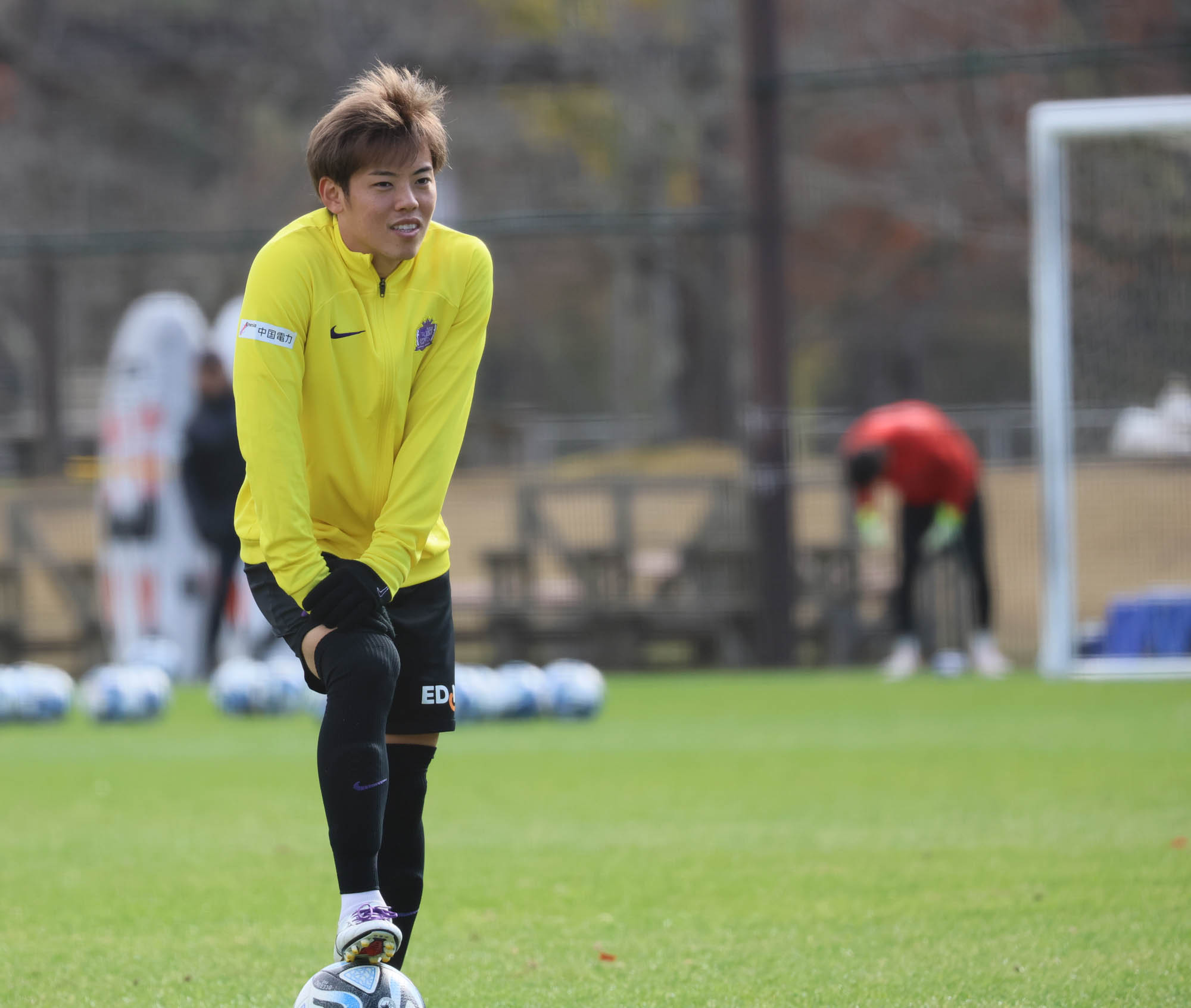 【満田誠】サンフレッチェ広島　満田誠選手　オンサイトカード　SSR Amazon.co.jp: 25枚限定 Jリーグ サンフレッチェ広島 満田誠