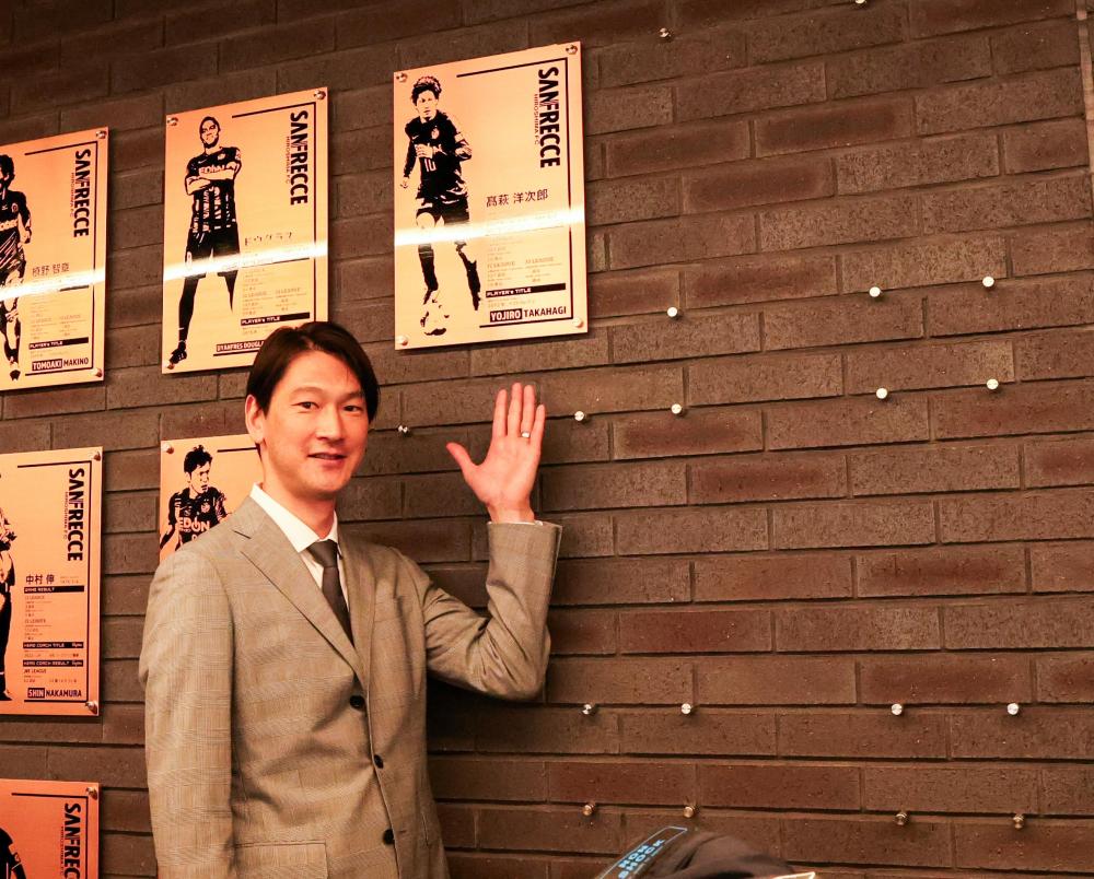 高萩洋次郎さんのレリーフがエディオンピースウィング広島に掲出 高萩洋次郎さんのレリーフがエディオンピースウィング広島に掲出