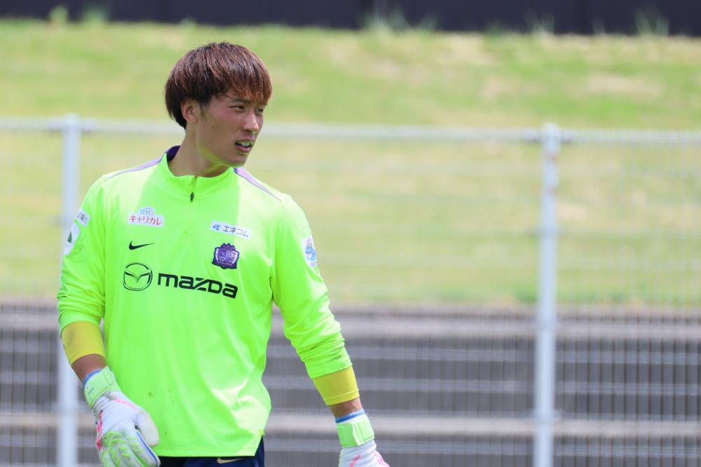 大迫敬介選手／我慢強く守備をする | TSSサンフレッチェ広島公式