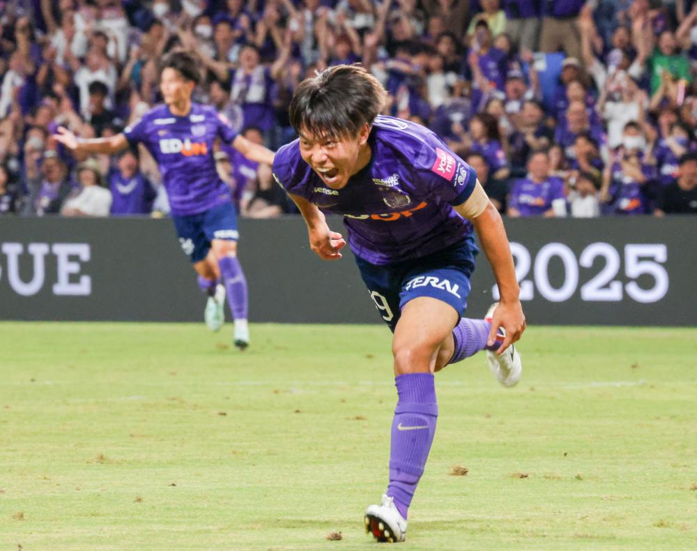 値下げ中⭐️】サンフレッチェ広島 39 中村草太 オンサイトカード 2025