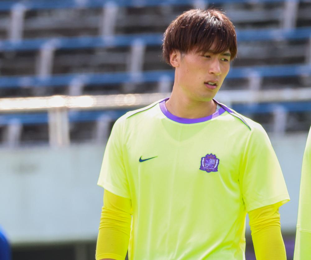 サンフレッチェ広島 大迫敬介選手 クッション 背番号1 Amazon.co.jp