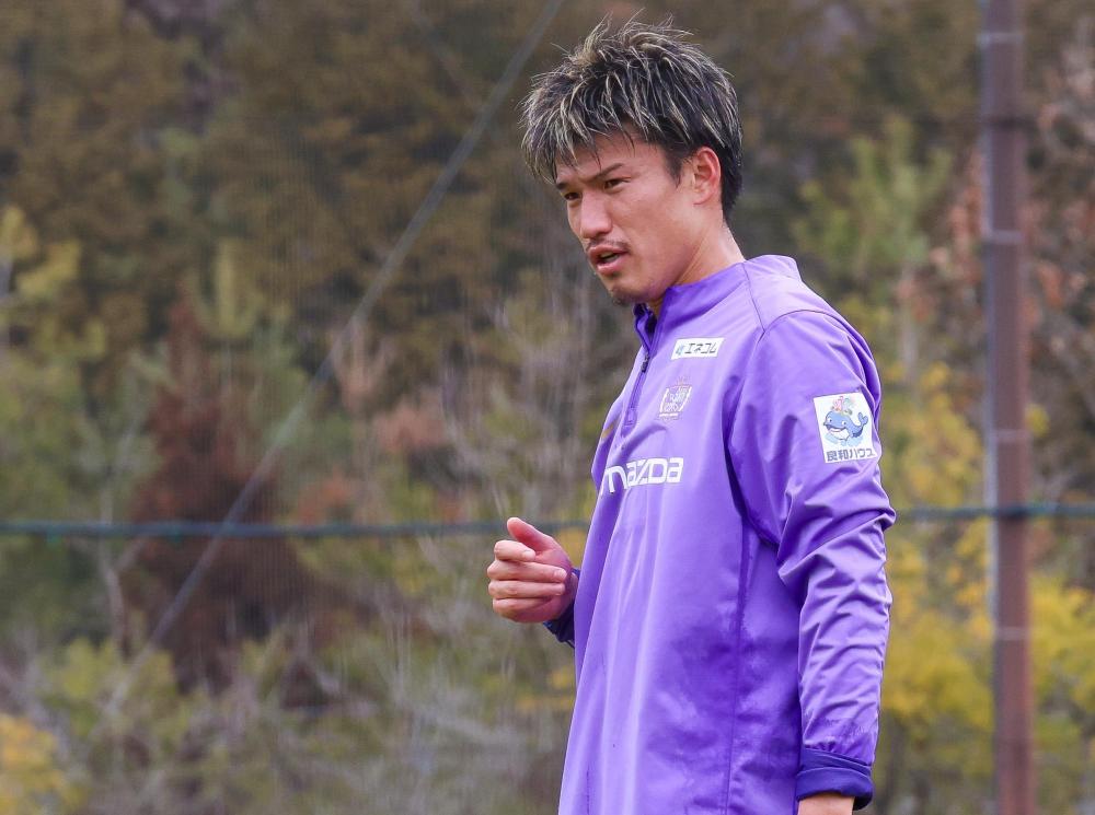 加藤陸次樹選手／球際で戦う | TSSサンフレッチェ広島公式モバイルサイト