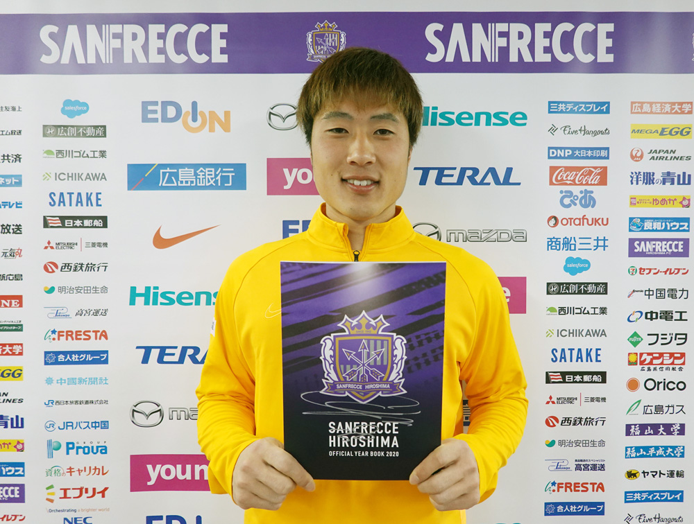 大迫敬介選手 直筆サイン入りイヤーブック | TSSサンフレッチェ広島
