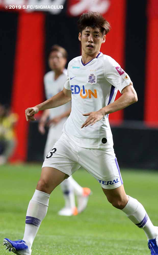 サンフレ DFの荒木隼人、新井直人 MFの松本大弥 中島洋太朗と